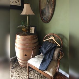 Levi wedgie fit jeans. 29” gently used, excellent condition, slight tapered leg